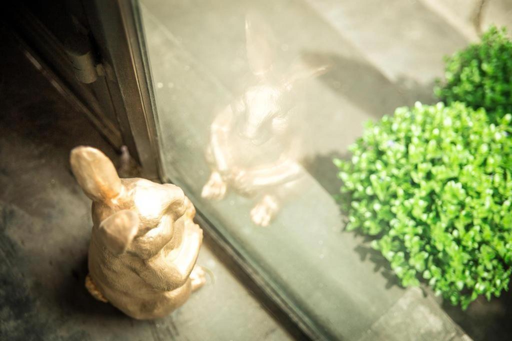 The Rabbit'S Hole Hostel 방콕 외부 사진