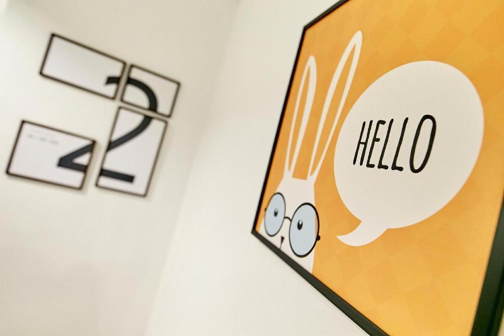 The Rabbit'S Hole Hostel 방콕 외부 사진