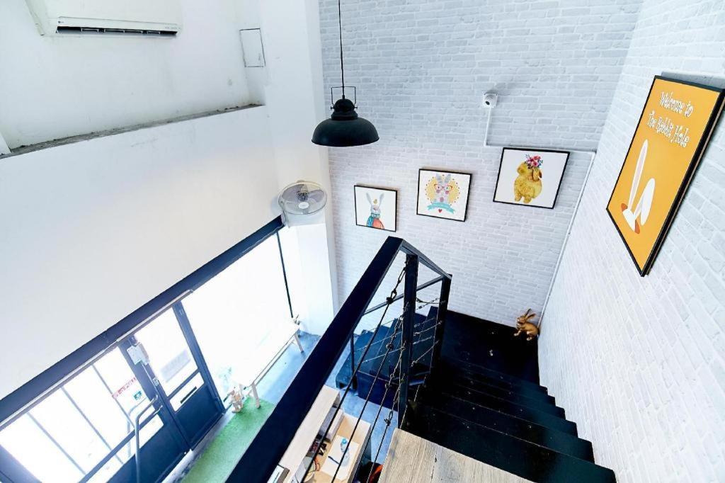 The Rabbit'S Hole Hostel 방콕 외부 사진