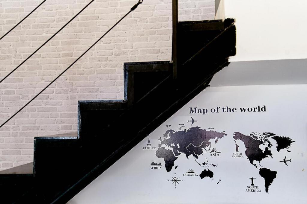 The Rabbit'S Hole Hostel 방콕 외부 사진