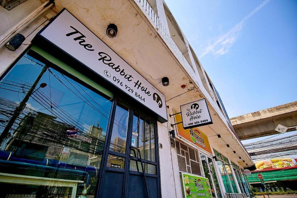 The Rabbit'S Hole Hostel 방콕 외부 사진