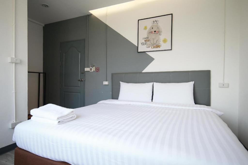 The Rabbit'S Hole Hostel 방콕 외부 사진
