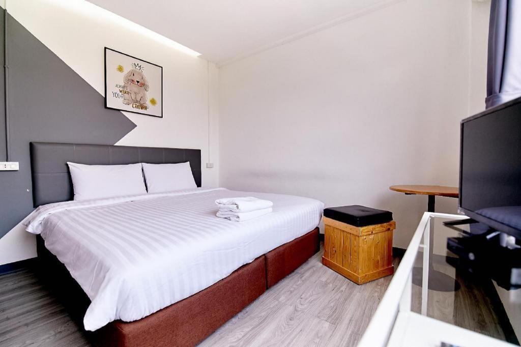The Rabbit'S Hole Hostel 방콕 외부 사진
