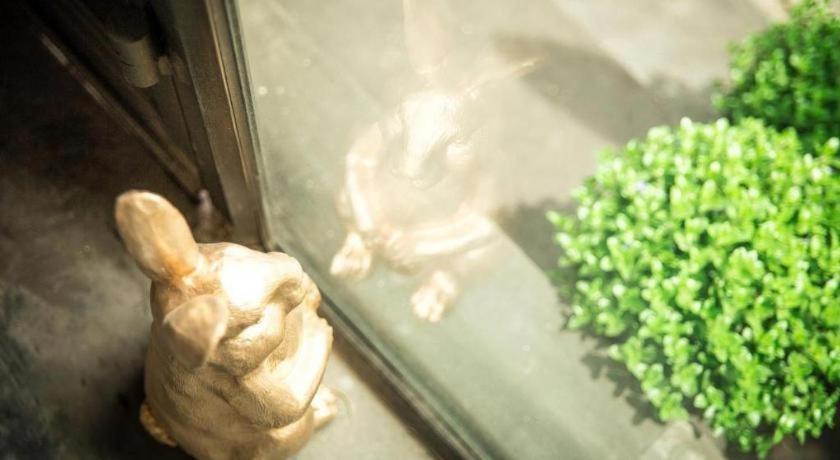 The Rabbit'S Hole Hostel 방콕 외부 사진