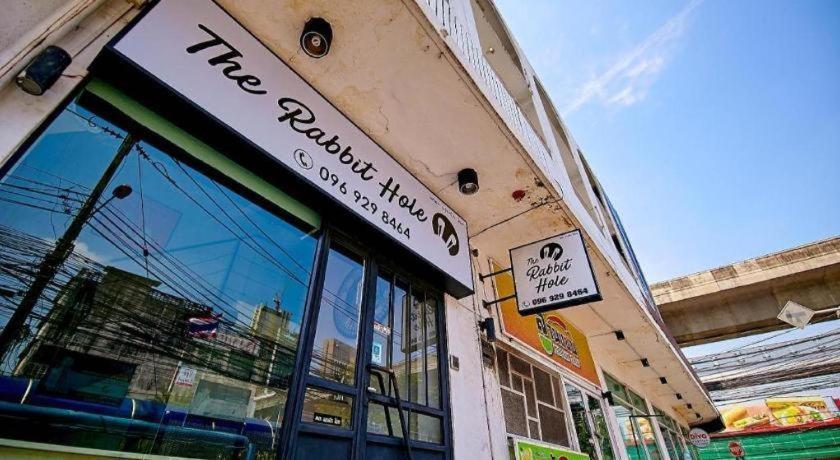 The Rabbit'S Hole Hostel 방콕 외부 사진