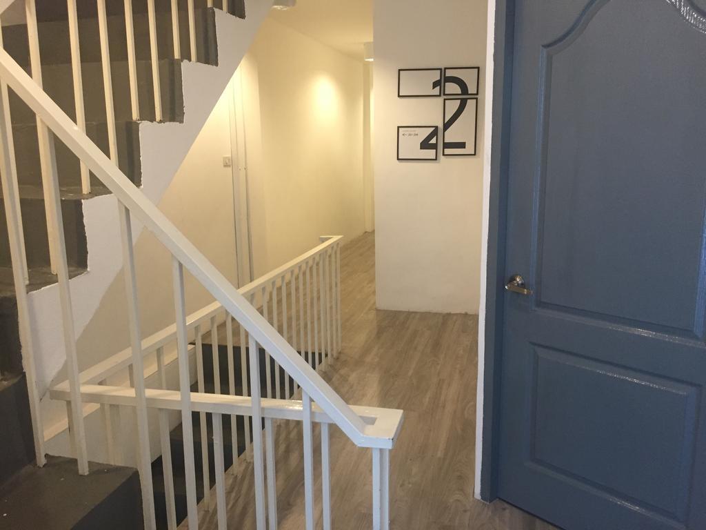 The Rabbit'S Hole Hostel 방콕 외부 사진