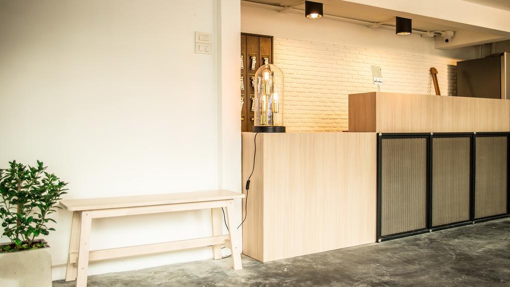The Rabbit'S Hole Hostel 방콕 외부 사진