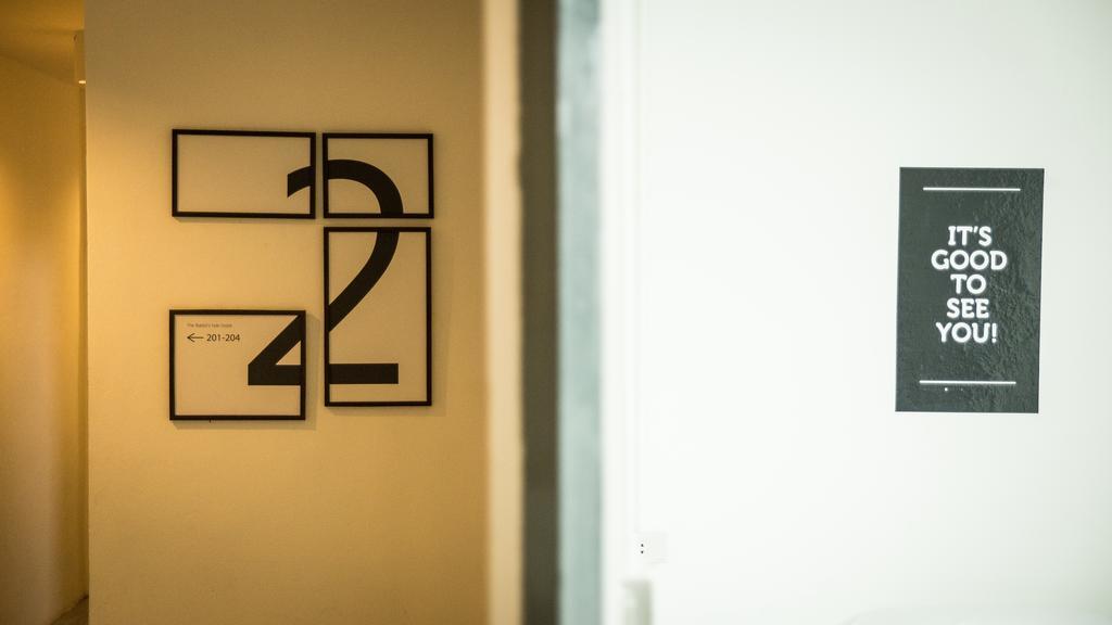 The Rabbit'S Hole Hostel 방콕 외부 사진