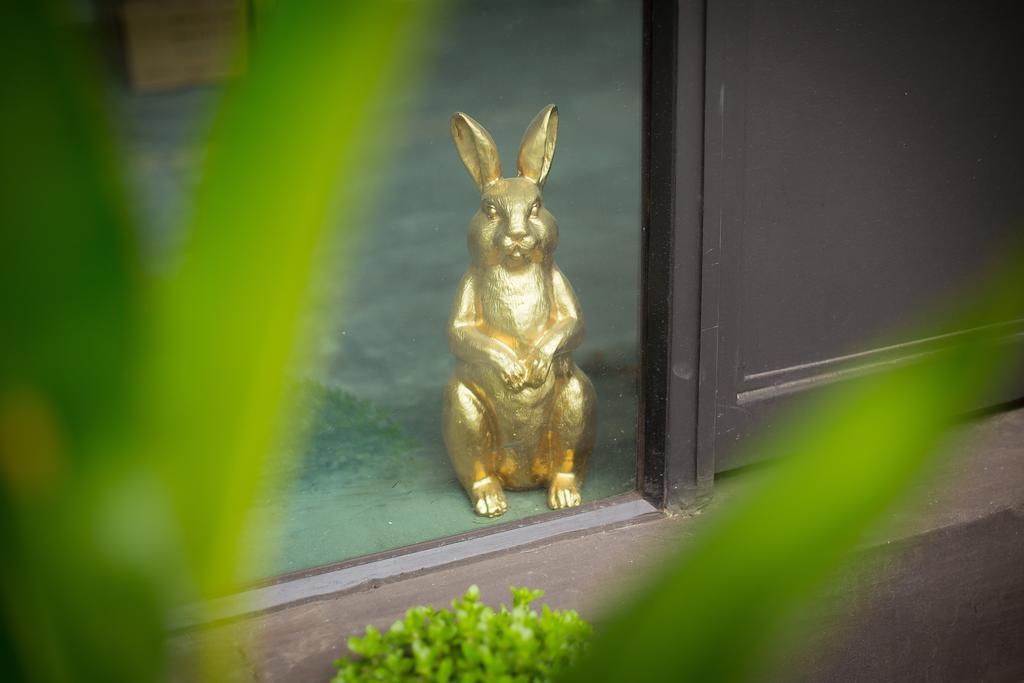 The Rabbit'S Hole Hostel 방콕 외부 사진