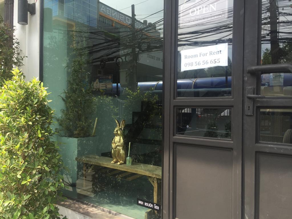 The Rabbit'S Hole Hostel 방콕 외부 사진