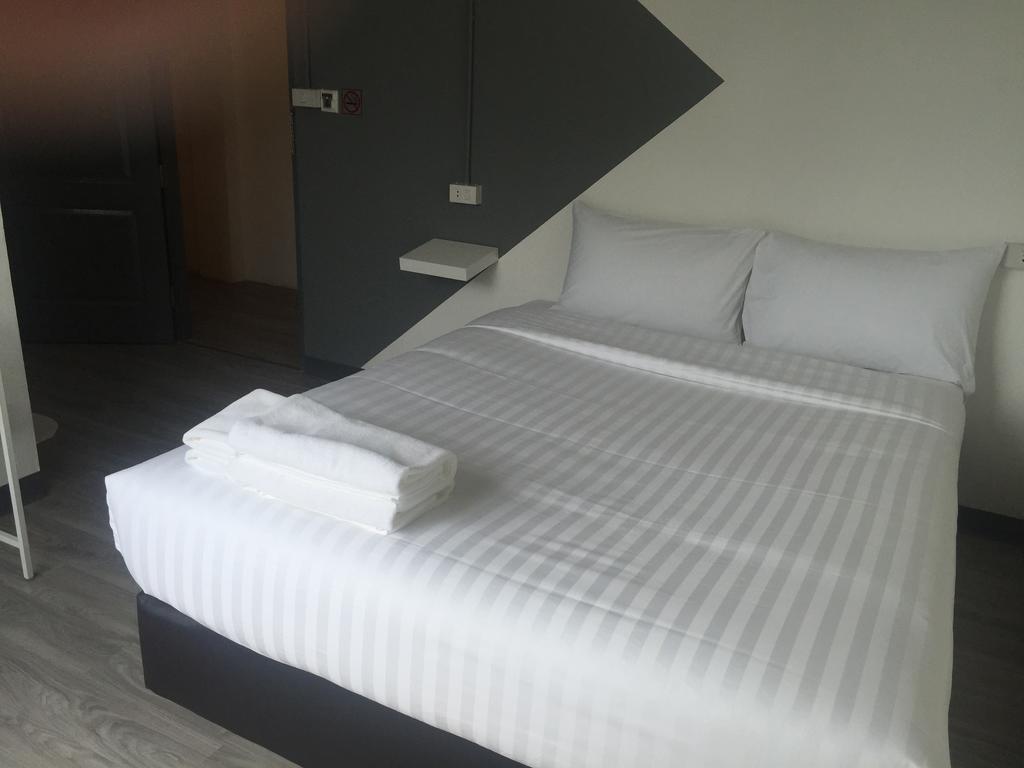 The Rabbit'S Hole Hostel 방콕 외부 사진