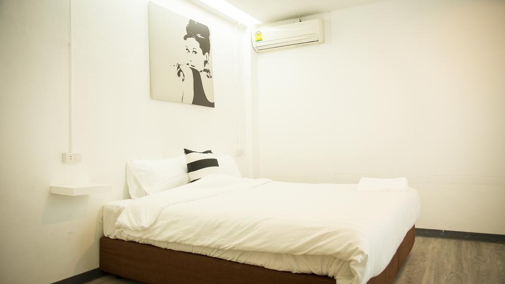 The Rabbit'S Hole Hostel 방콕 외부 사진