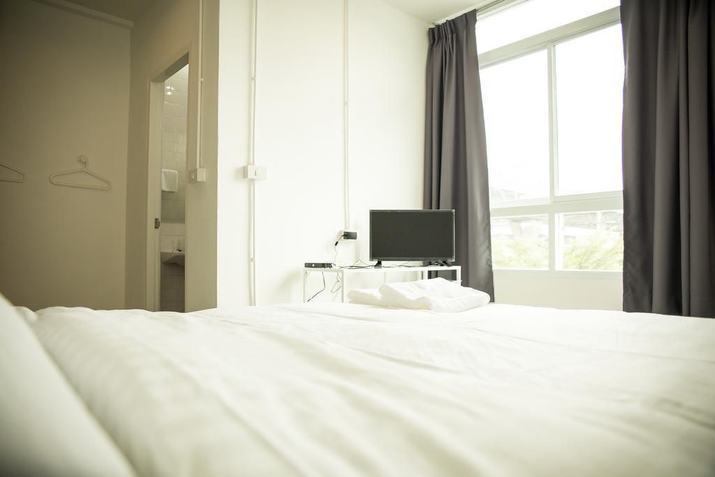 The Rabbit'S Hole Hostel 방콕 외부 사진