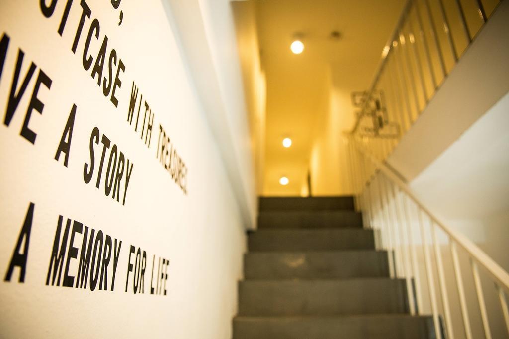 The Rabbit'S Hole Hostel 방콕 외부 사진