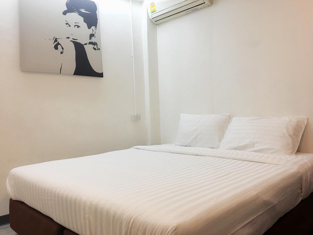 The Rabbit'S Hole Hostel 방콕 외부 사진